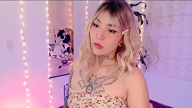 justmartina  online show from 04/02/26, 03:04