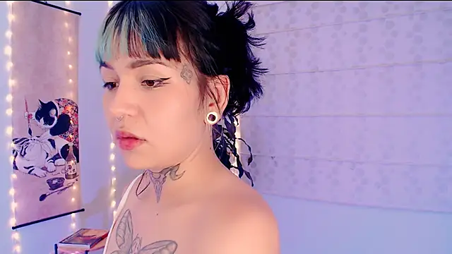 justmartina  online show from 04/08/26, 02:00