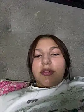 Snapshot of Emily_milk_1 chatting on 06/18/26, 05:41 Emily milk 1 online show from 06/18/26, 05:41