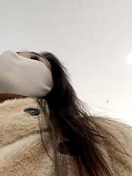 Snapshot of Seven-017 chatting on 12/18/25, 05:13 Seven-017 online show from 12/18/25, 05:13