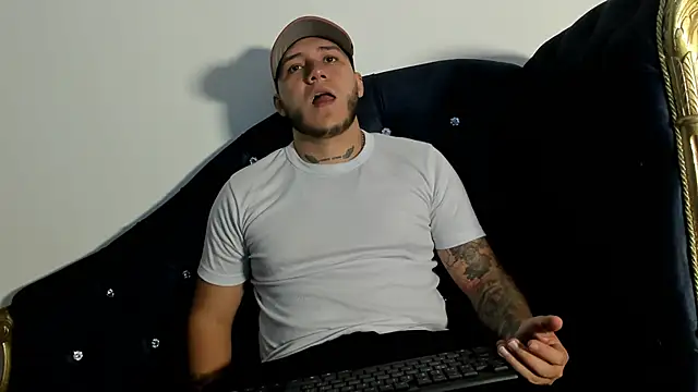 Snapshot of rayder_TG chatting on 01/14/26, 02:23 rayder TG online show from 01/14/26, 02:23