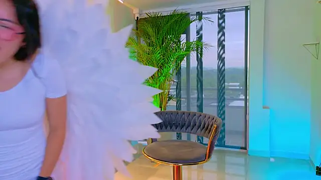 Snapshot of Mia_Cullen chatting on 01/14/26, 12:00 Mia Cullen online show from 01/14/26, 12:00