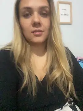 LoreinnFox online show from 04/11/26, 05:45