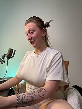 Snapshot of Helga_vibe chatting on 07/18/26, 02:10 Helga vibe online show from 07/18/26, 02:10