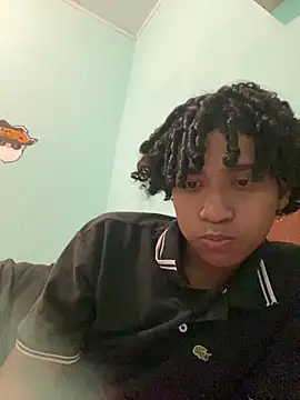 Snapshot of nvh18Aklzim chatting on 12/18/25, 06:30 nvh18Aklzim online show from 12/18/25, 06:30