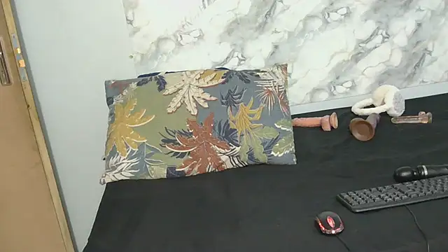 SexyZuluBarbie online show from 05/27/26, 06:05