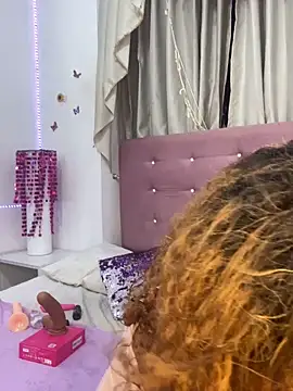 Snapshot of Valery_Roussee01 chatting on 12/04/25, 04:11 Valery Roussee01 online show from 12/04/25, 04:11