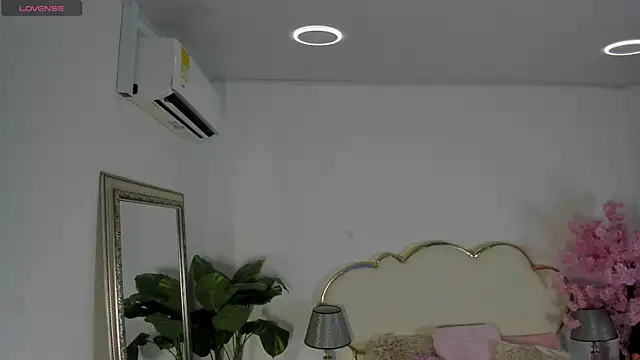 MoliBunny online show from 03/24/26, 05:23