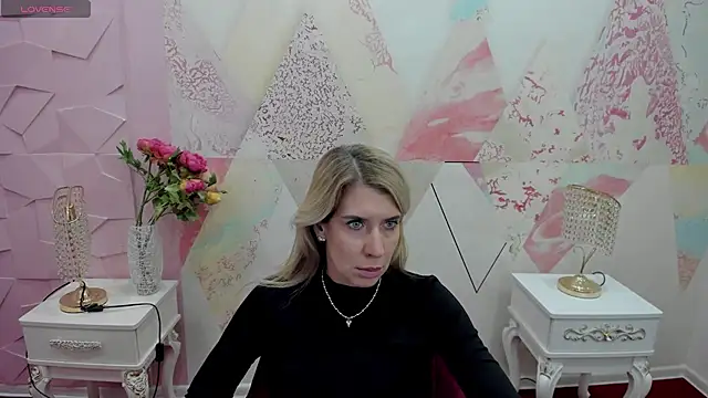 Juicy wel1 online show from 12/01/25, 11:15