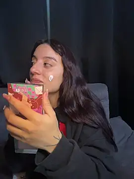 Snapshot of Mia_fiire chatting on 06/19/26, 03:00 Mia fiire online show from 06/19/26, 03:00