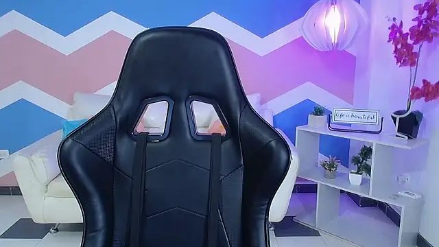 Snapshot of zahira1 chatting on 02/16/26, 08:16 zahira1 online show from 02/16/26, 08:16