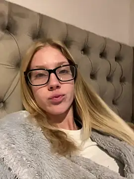 Snapshot of RosieLovexoxx chatting on 01/08/26, 03:58 RosieLovexoxx online show from 01/08/26, 03:58