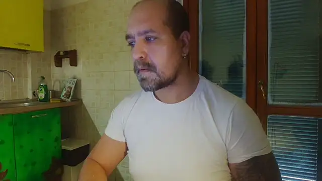 Snapshot of AMIRDIB2025 chatting on 12/19/25, 07:48 AMIRDIB2025 online show from 12/19/25, 07:48