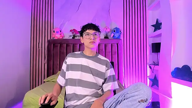 SthepanodiMonaco online show from 12/05/25, 07:21