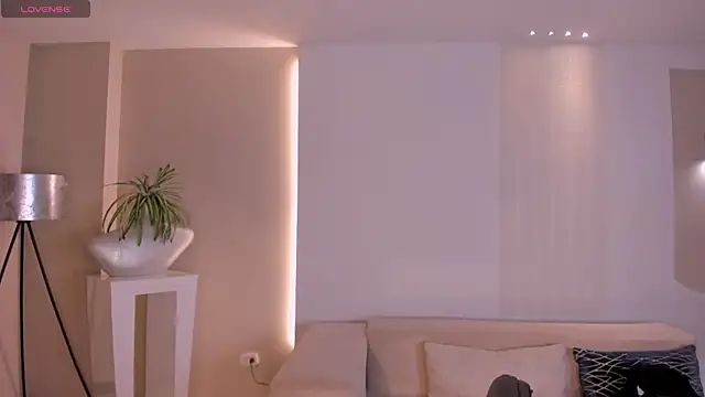 LisaFlowers  online show from 12/18/25, 10:32