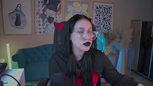 Snapshot of VivianMalone chatting on 12/03/25, 03:10 VivianMalone online show from 12/03/25, 03:10