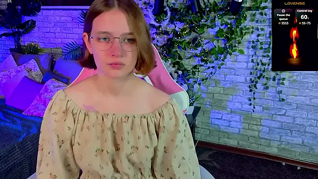 Snapshot of Mia_Mooore chatting on 01/18/26, 01:37 Mia Mooore online show from 01/18/26, 01:37