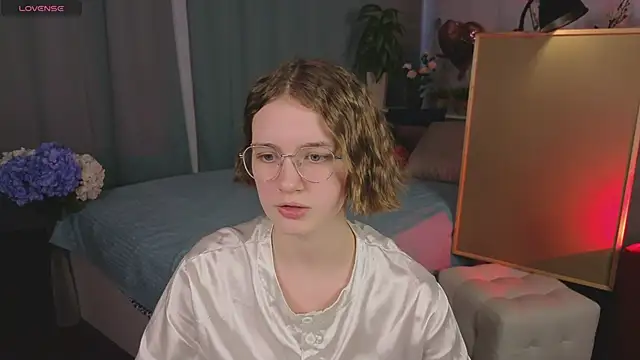 Snapshot of Mia_Mooore chatting on 02/13/26, 02:13 Mia Mooore online show from 02/13/26, 02:13