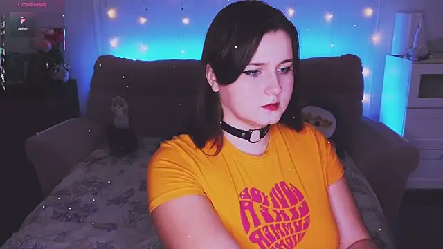 Snapshot of AlvaRina chatting on 12/17/25, 07:20 AlvaRina online show from 12/17/25, 07:20