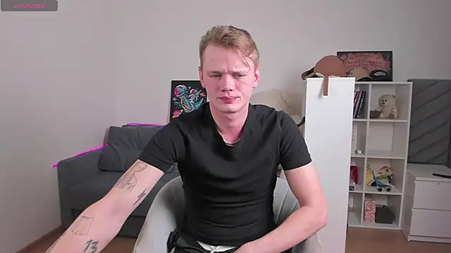 Snapshot of billbateman chatting on 12/19/25, 04:47 billbateman online show from 12/19/25, 04:47