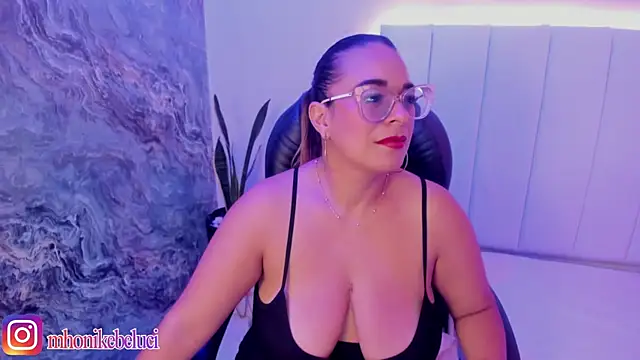 Snapshot of MHONIKBELUCCI chatting on 07/09/26, 11:14 MHONIKBELUCCI online show from 07/09/26, 11:14