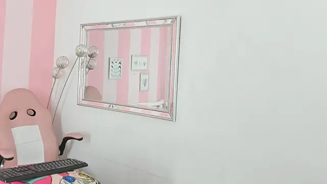 Snapshot of Amaia_Monroe chatting on 02/08/26, 01:36 Amaia Monroe online show from 02/08/26, 01:36