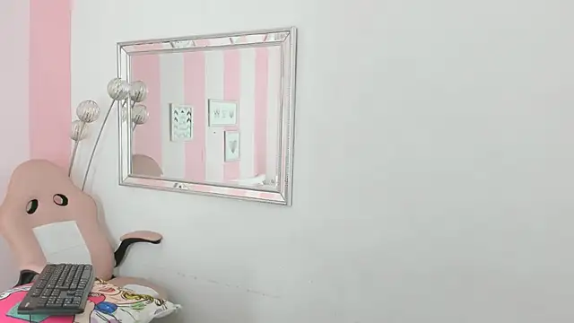 Snapshot of Amaia_Monroe chatting on 02/10/26, 04:16 Amaia Monroe online show from 02/10/26, 04:16