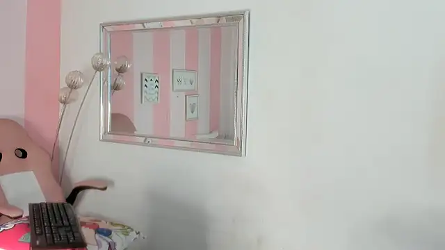 Snapshot of Amaia_Monroe chatting on 02/13/26, 04:30 Amaia Monroe online show from 02/13/26, 04:30