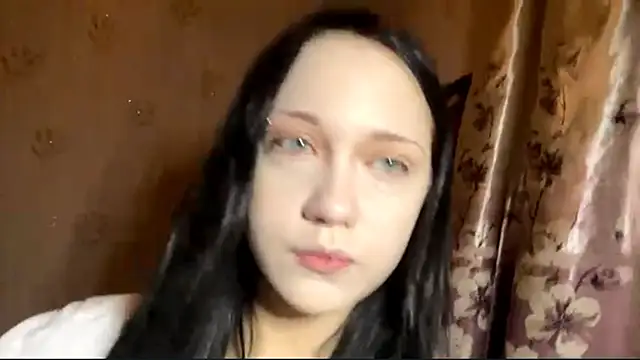 Snapshot of ZeeHope chatting on 12/04/25, 01:09 ZeeHope online show from 12/04/25, 01:09