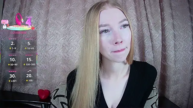 Snapshot of Rysella chatting on 12/17/25, 10:43 Rysella online show from 12/17/25, 10:43