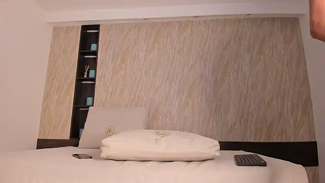 ayla velt online show from 02/18/26, 07:43