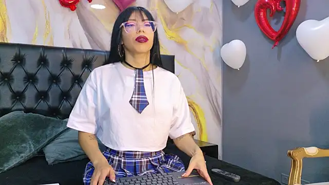 Snapshot of MilaDeRoux chatting on 02/13/26, 04:19 MilaDeRoux online show from 02/13/26, 04:19