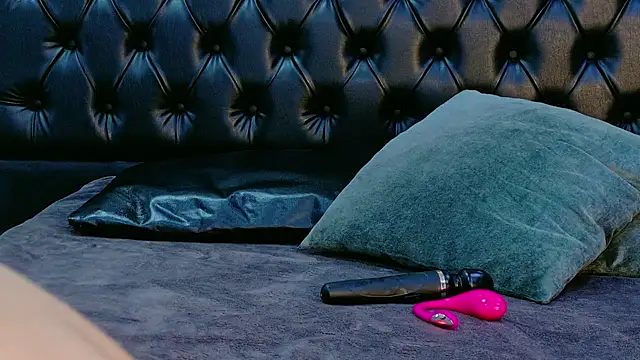 MilaDeRoux online show from 04/03/26, 07:01