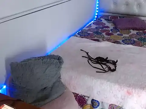 Snapshot of Pandora-horn chatting on 12/19/25, 05:14 Pandora-horn online show from 12/19/25, 05:14