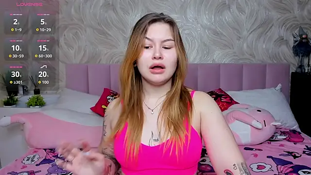 Snapshot of MilanaXHoney chatting on 12/14/25, 01:00 MilanaXHoney online show from 12/14/25, 01:00