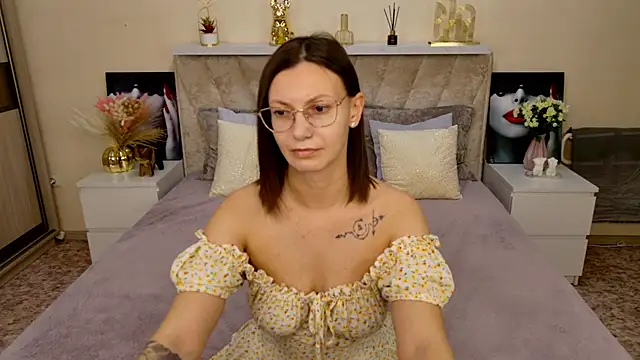 Snapshot of EstherPeachX chatting on 12/14/25, 11:53 EstherPeachX online show from 12/14/25, 11:53