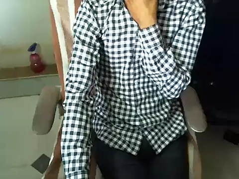 TwinklyBasket897 online show from 12/05/25, 05:05