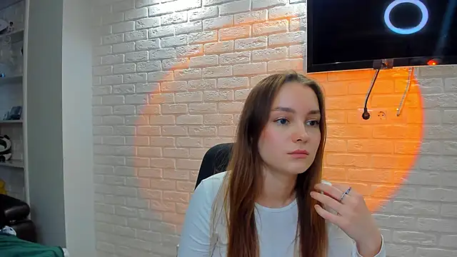 LouiseFlower  online show from 11/29/25, 07:33