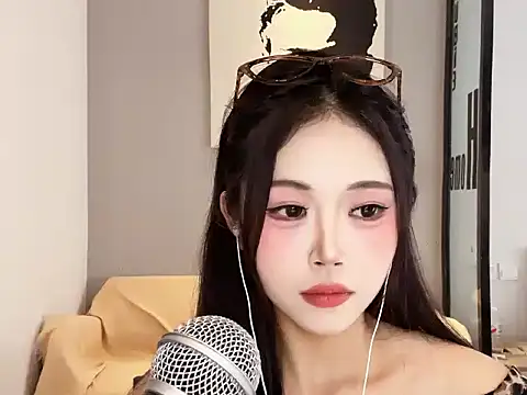 Snapshot of REne-0925 chatting on 12/17/25, 08:31 REne-0925 online show from 12/17/25, 08:31