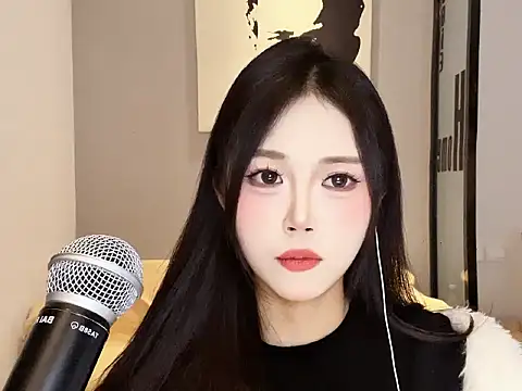 Snapshot of REne-0925 chatting on 12/18/25, 09:04 REne-0925 online show from 12/18/25, 09:04