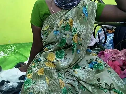 Snapshot of tamil_sumathi chatting on 06/10/26, 05:18 tamil sumathi online show from 06/10/26, 05:18