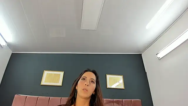 AlessiaRinaldi  online show from 04/17/26, 11:30