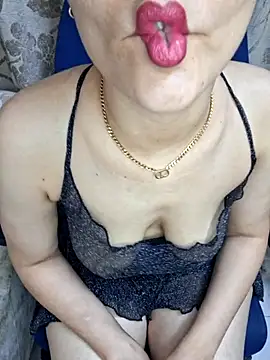 Snapshot of deva-sexy chatting on 12/18/25, 10:38 deva-sexy online show from 12/18/25, 10:38