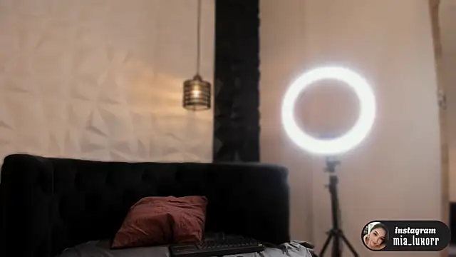 Mia Luxor online show from 02/22/26, 11:53