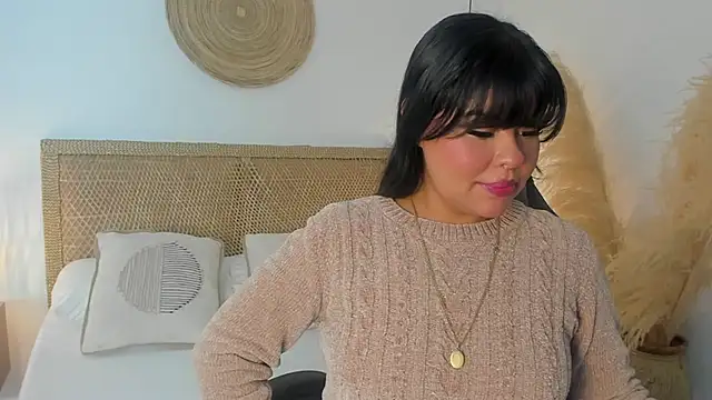 smithh23  online show from 12/19/25, 02:29