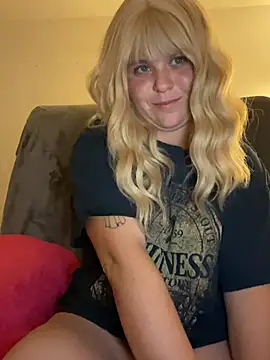 Snapshot of WattledFourth chatting on 12/14/25, 01:00 WattledFourth online show from 12/14/25, 01:00