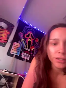 Snapshot of chicagoariana chatting on 12/01/25, 04:34 chicagoariana online show from 12/01/25, 04:34