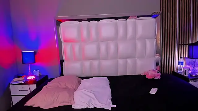 xCharlotte 20 online show from 12/20/25, 10:39