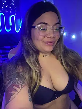 Lindalatina2001 online show from 04/16/26, 02:23