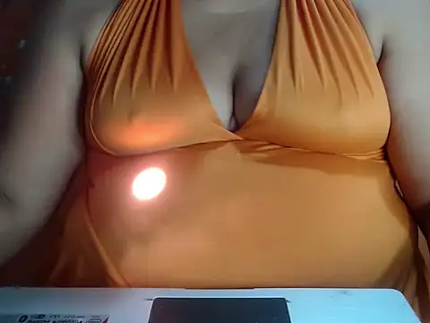 Snapshot of karolbb0 chatting on 12/21/25, 06:48 karolbb0 online show from 12/21/25, 06:48